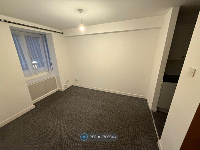 1 Bedroom Flat To Rent In Colwyn Road, Northampton, NN1