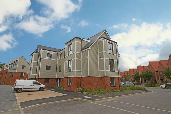2 Bedroom Flat To Rent In Dakota Drive, Chatham, ME4