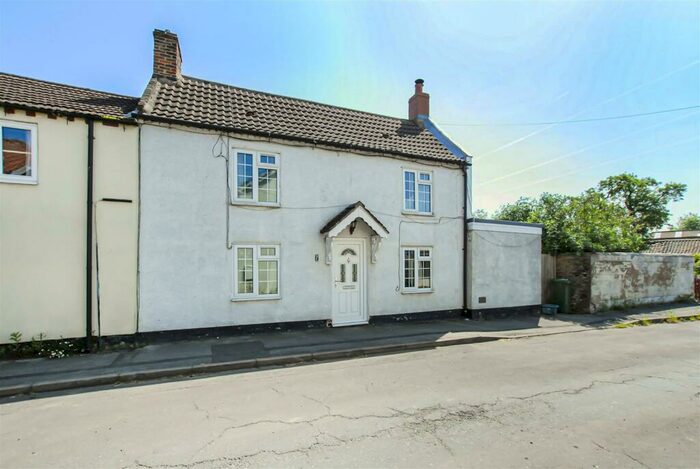 3 Bedroom Cottage For Sale In The Slack, Crowle, DN17