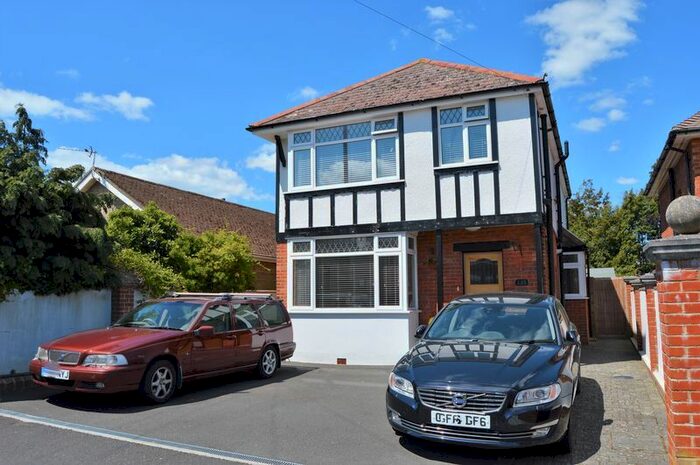 4 Bedroom Detached House To Rent In Upper Moorgreen Road, Cowes PO31