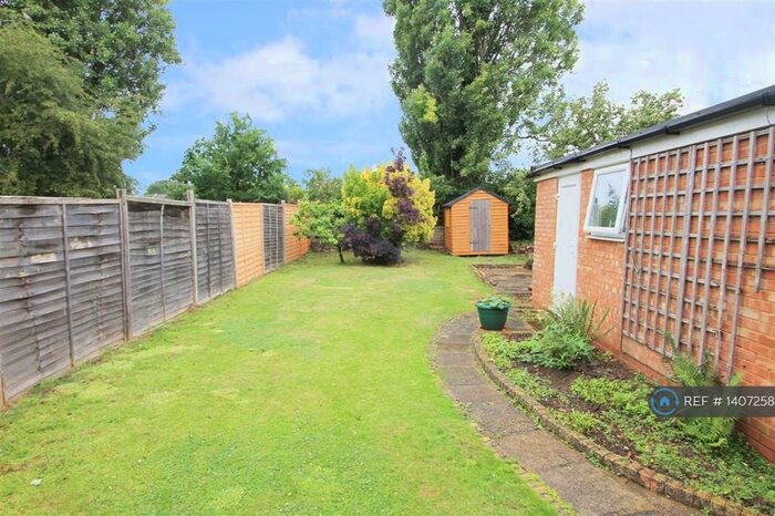 1 Bedroom Semi-Detached House To Rent In The Fairway, Ruislip, HA4