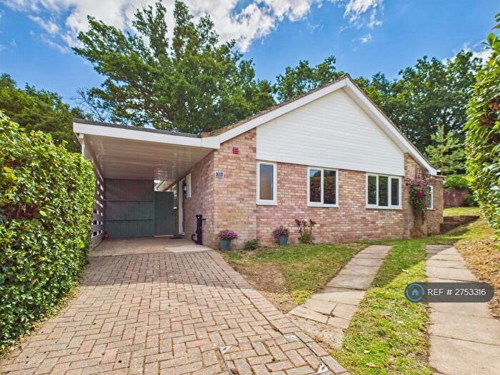 3 Bedroom Bungalow To Rent In Vine Tree Close, Tadley, RG26