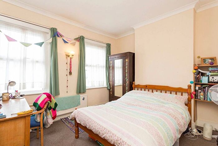 4 Bedroom Property To Rent In Carlwell Street, Tooting, London, SW17