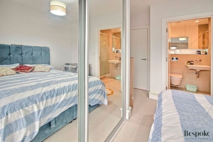 2 Bedroom Flat For Sale In Champlain Street, Reading, RG2