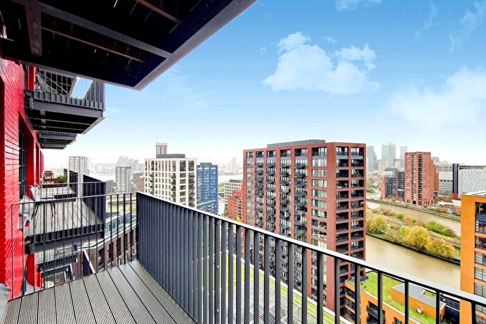 2 Bedroom Flat To Rent In Defoe House, Canning Town, London, E14