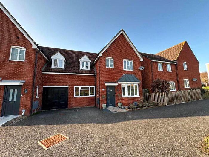 4 Bedroom Link Detached House For Sale In Brambling Close, Stowmarket, IP14