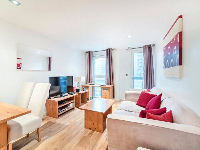 2 Bedroom Apartment To Rent In City Tower, Limeharbour, E14