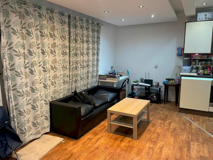 2 Bedroom Flat To Rent In Romford Road, London, E7