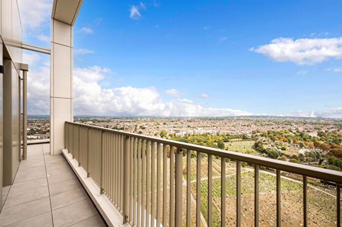 2 Bedroom Flat To Rent In North Kensington Gate, Scrubs Lane, Grand Union Canal, NW10