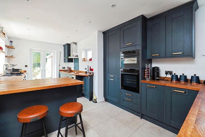 3 Bedroom Detached House For Sale In Barratt Crescent, Attenborough, Nottingham, NG9