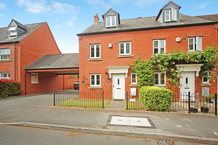 3 Bedroom End Of Terrace House For Sale In Longfellow Road, Stratford-Upon-Avon, CV37