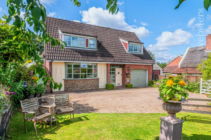 3 Bedroom Chalet For Sale In King Street, Neatishead, NR12