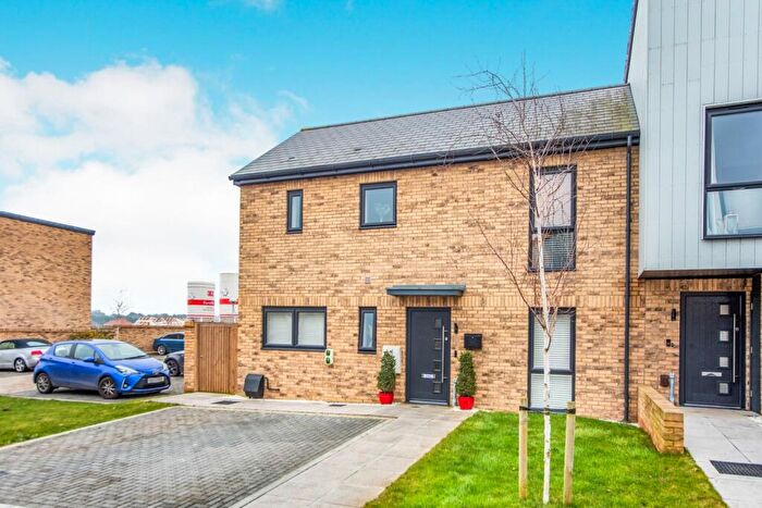 3 Bedroom Semi-Detached House To Rent In Bloomfields Rainham, ME8