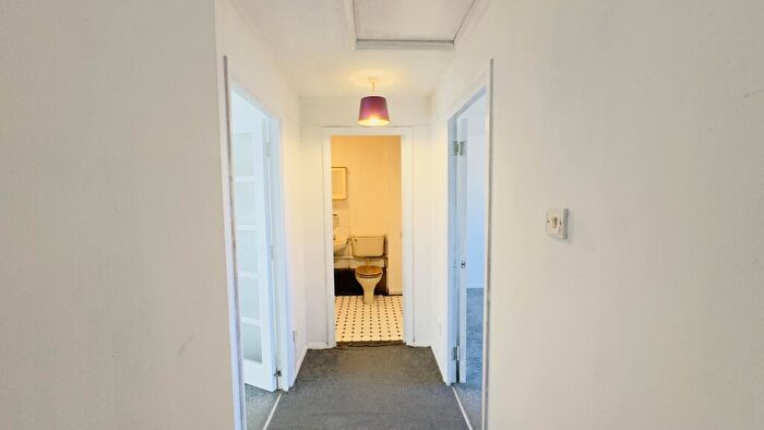 1 Bedroom Flat To Rent In Overton Drive, Chadwell Heath, Romford, Redbridge, RM6
