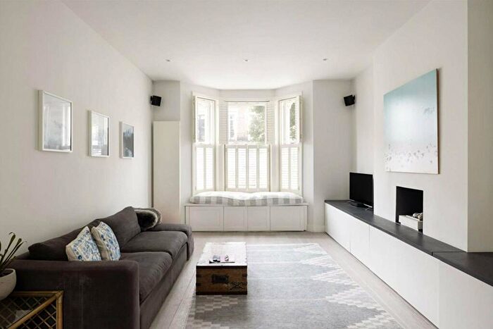 2 Bedroom Apartment To Rent In Fernshaw Road, London, SW10