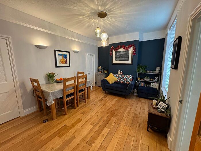 3 Bedroom Terraced House For Sale In Rockingham Road, Kettering, Northamptonshire, NN16