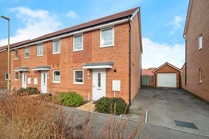 2 Bedroom End Of Terrace House For Sale In Worldham Gardens, Basingstoke, RG24