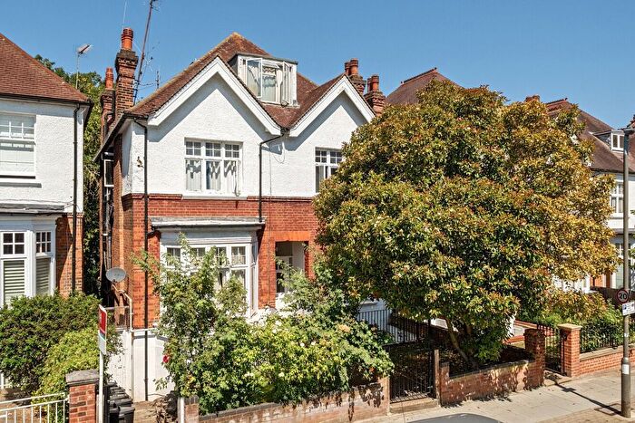 1 Bedroom Flat For Sale In Holmbush Road, London, SW15