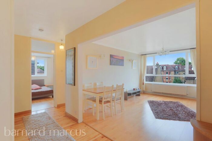 2 Bedroom Flat To Rent In Heathfield Road, London, SW18