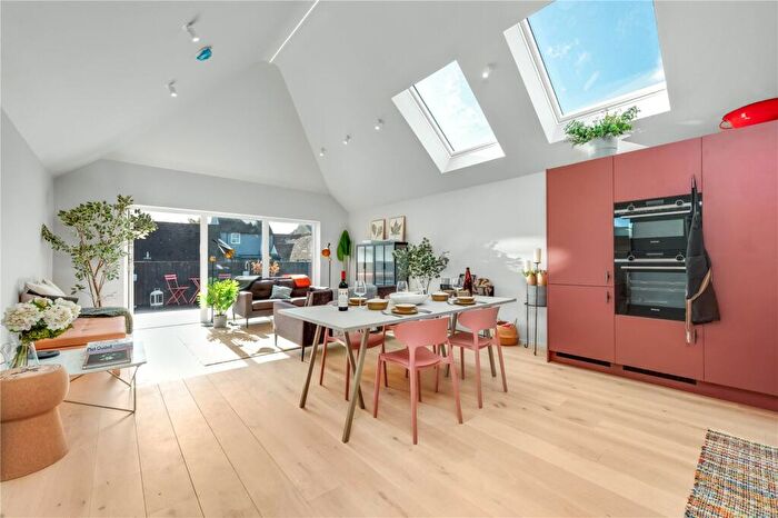 2 Bedroom Apartment For Sale In Harts Yard, Farnham, Surrey, GU9