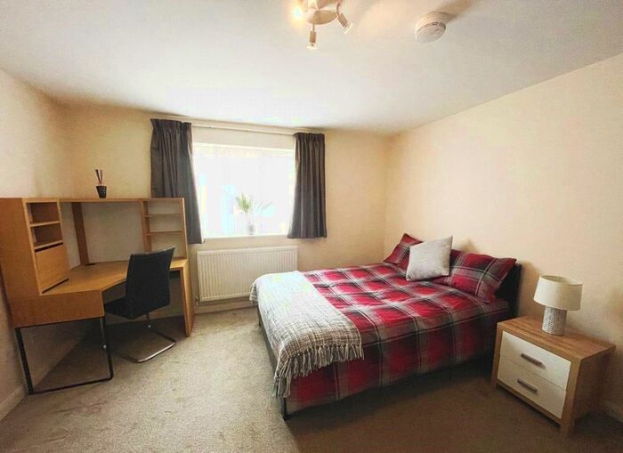 4 Bedroom Semi-Detached House To Rent In The Green, Bracknell, Berkshire, RG12