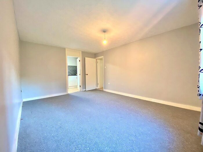 2 Bedroom Flat To Rent In Kingsleigh Place, Mitcham CR4