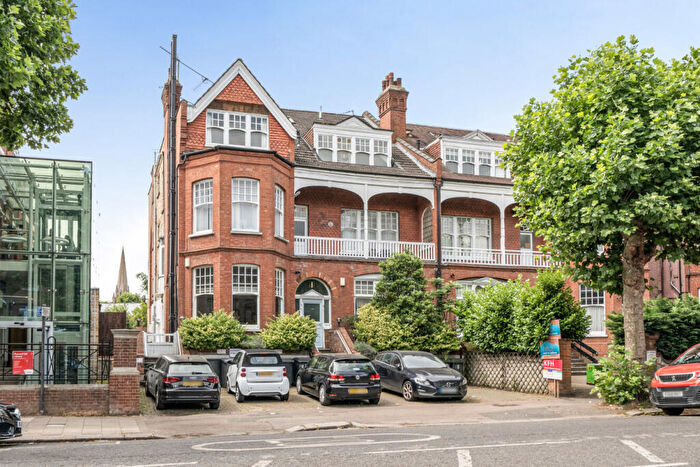 2 Bedroom Flat For Sale In Queens Avenue, Muswell Hill, London, N10