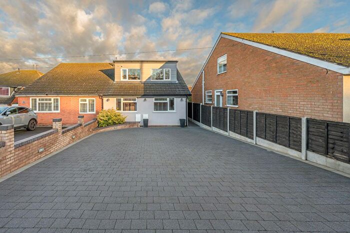 4 Bedroom Semi Detached House For Sale In Kingswood Road, Kingswinford, DY6