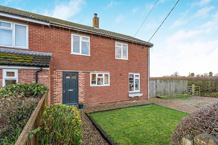 2 Bedroom Semi-detached House For Sale In Rosehill Crescent, Buckingham, MK18
