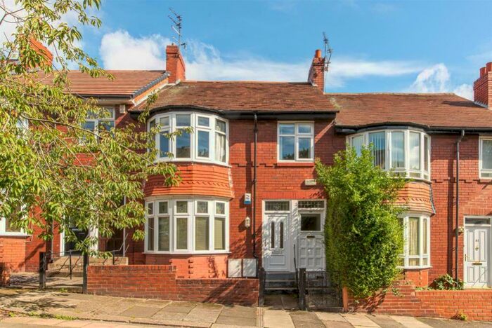 3 Bedroom Flat To Rent In Brandon Grove, Newcastle Upon Tyne, Tyne And Wear, NE2