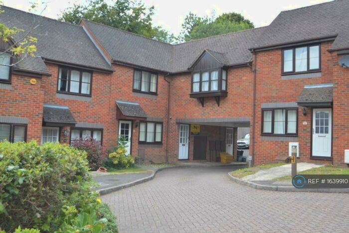 Studio To Rent In The Cloisters, High Wycombe, HP13