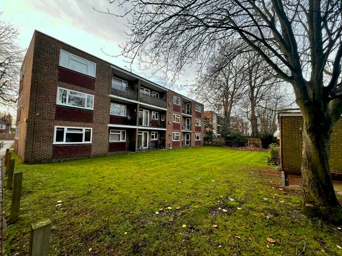 1 Bedroom Flat To Rent In Alexandra Road, Epsom, KT17