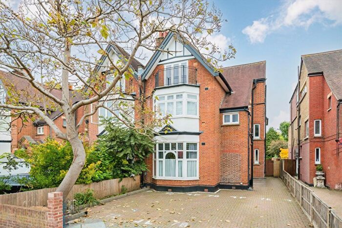 1 Bedroom Flat To Rent In Hampton Road, Twickenham, TW2