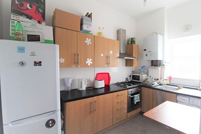 3 Bedroom Flat To Rent In Bramcote Grove, London, SE16
