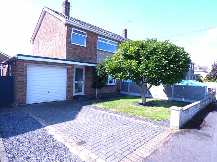 3 Bedroom Semi-Detached House To Rent In Holly Grove, Rossington, Doncaster, DN11