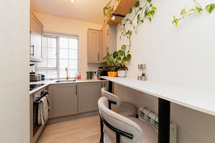 1 Bedroom Flat For Sale In Norton Way North, Letchworth Garden City, SG6