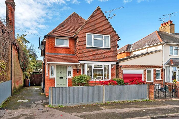 3 Bedroom Detached House For Sale In Brockenhurst Road, Aldershot, GU11