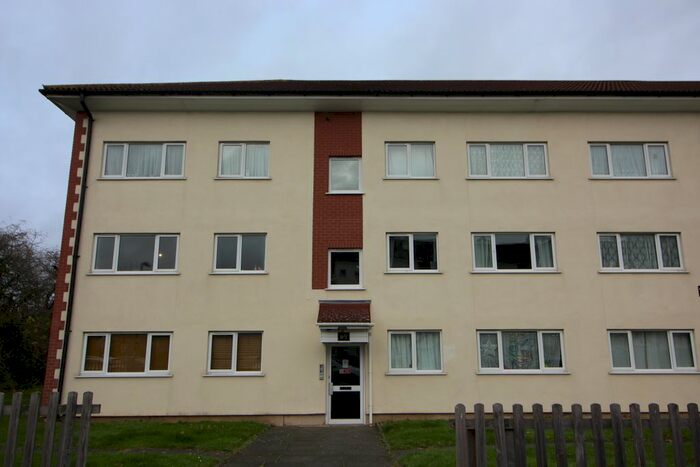 3 Bedroom Flat To Rent In Byron Way, Northolt UB5