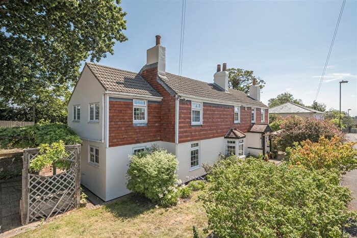 4 Bedroom Detached House For Sale In The Hollow, Old Turnpike, Fareham, PO16