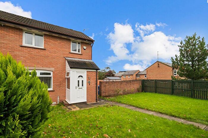 2 Bedroom End Of Terrace House For Sale In Jamieson Path, Glasgow, G42