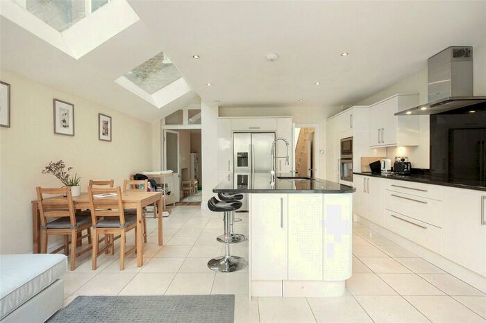 5 Bedroom House To Rent In Devereux Road, London, SW11