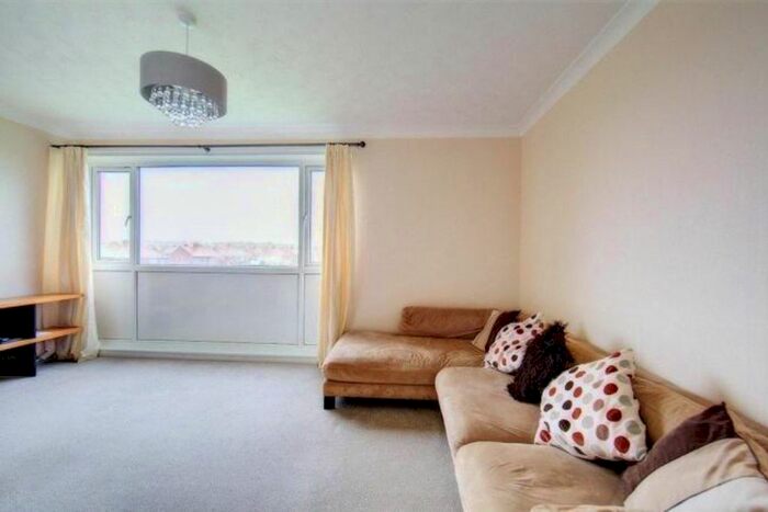 1 Bedroom Flat To Rent In Thorntree Court, Forest Hall, Newcastle Upon Tyne, NE12