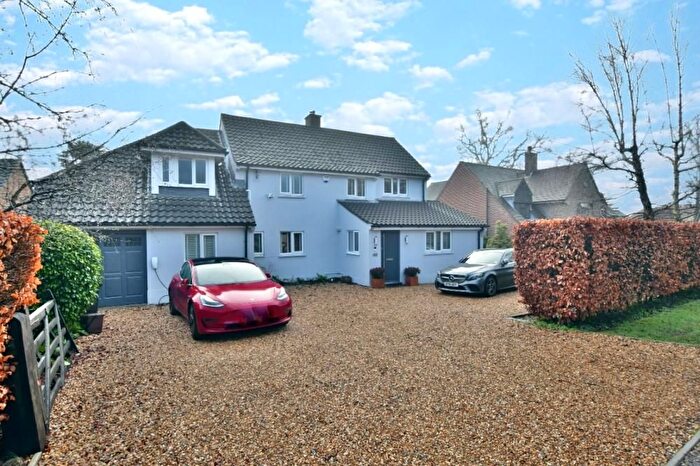 4 Bedroom Detached House For Sale In Highland Road, Wimborne, BH21
