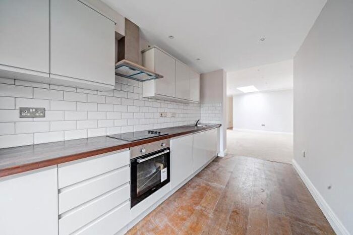 2 Bedroom Apartment For Sale In Bartholomew Street, RG14