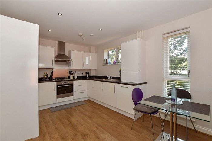 2 Bedroom Flat For Sale In Charlotte Way, Leybourne, West Malling, Kent, ME19