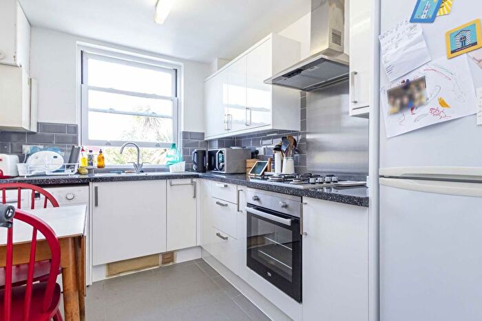 1 Bedroom Flat To Rent In Rowntree Road, Twickenham, TW2