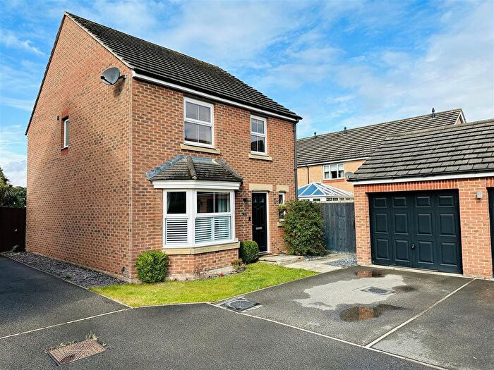 4 Bedroom Detached House For Sale In St. Marys Walk, Hambleton, YO8