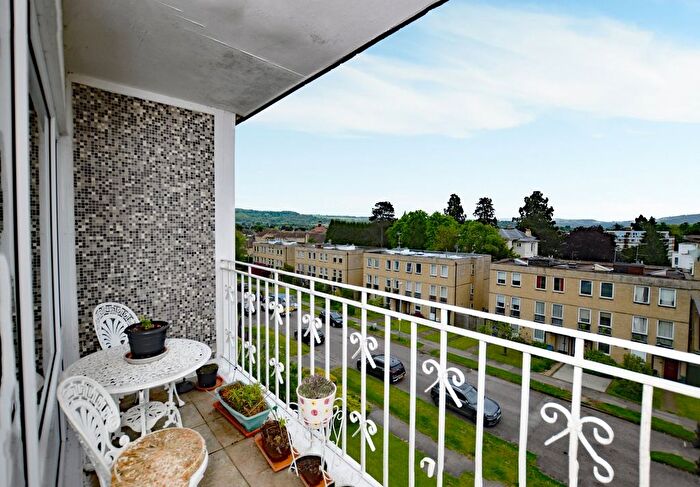 2 Bedroom Flat For Sale In East Approach Drive, Pittville, Cheltenham, GL52