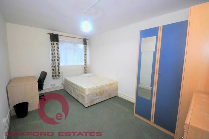 3 Bedroom Flat To Rent In Cromer Street, Bloomsbury, WC1H