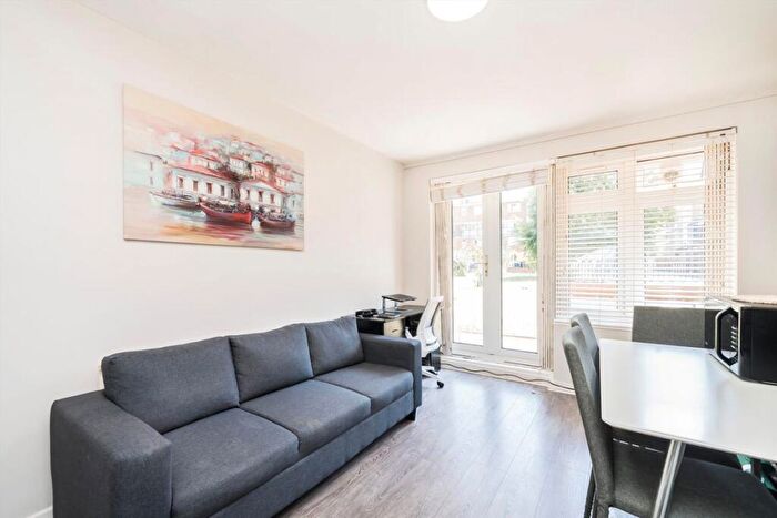 2 Bedroom Flat To Rent In Cable Street, Wapping, E1